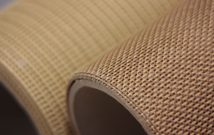 Bobine di rete kevlar teflon con maglia 4x2 Particolare di bobine di rete teflon di colore beige viste leggermente di lato.
